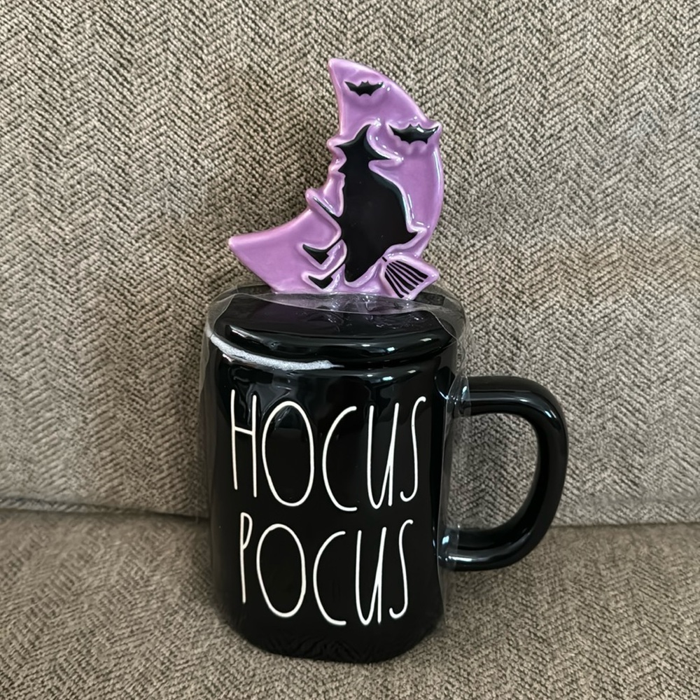 NEW Rae Dunn Hocus Pocus mug with topper